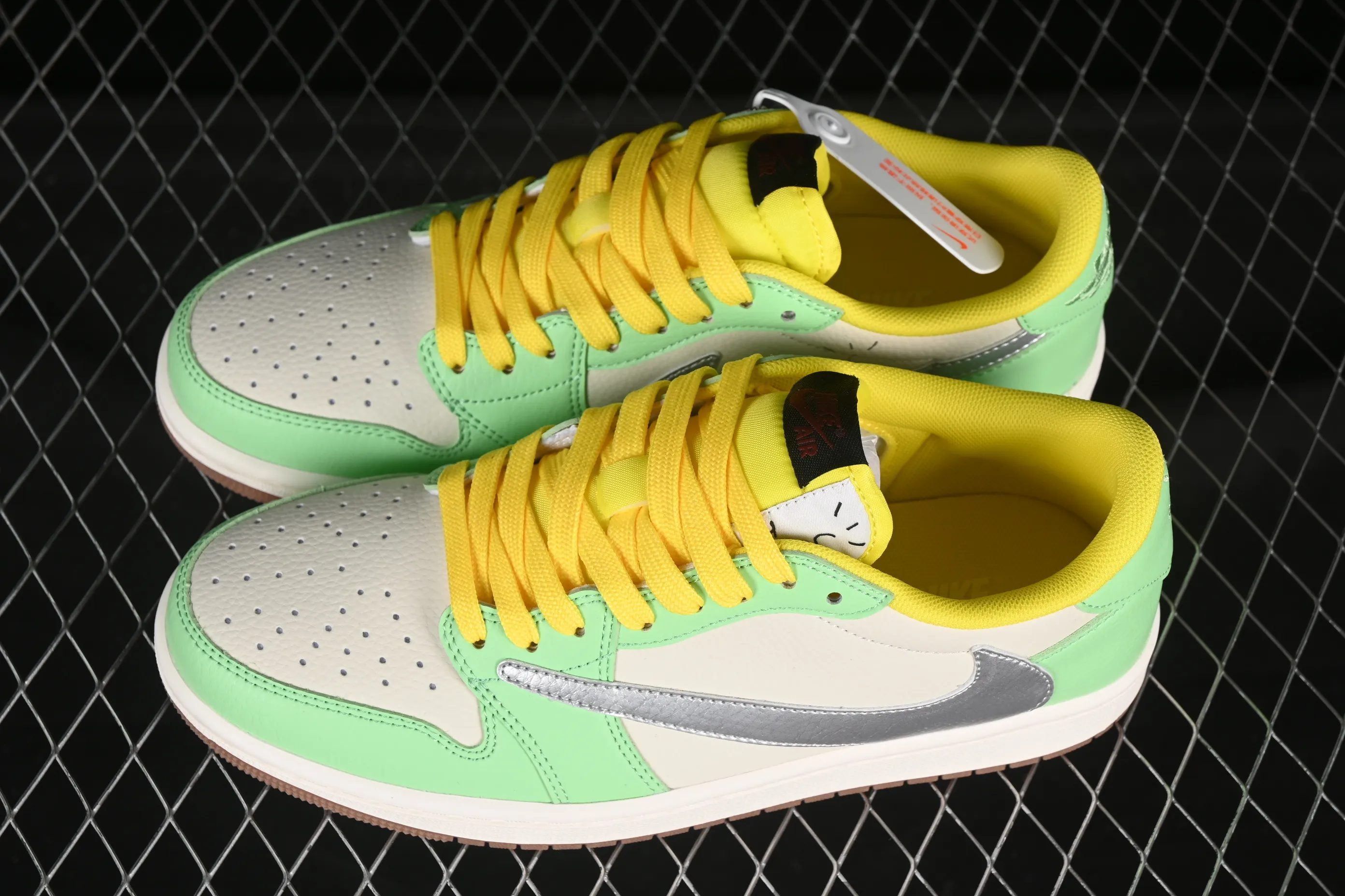 All categories Air Jordan Jordan series basketball shoes Air Jordan 1 Low high-end customized low-top sneakers Travis Scott x Fragment Design x Air Jordan 1 Low OG SP AJ1 joint model low-top cultural casual sneakers DN6901-092